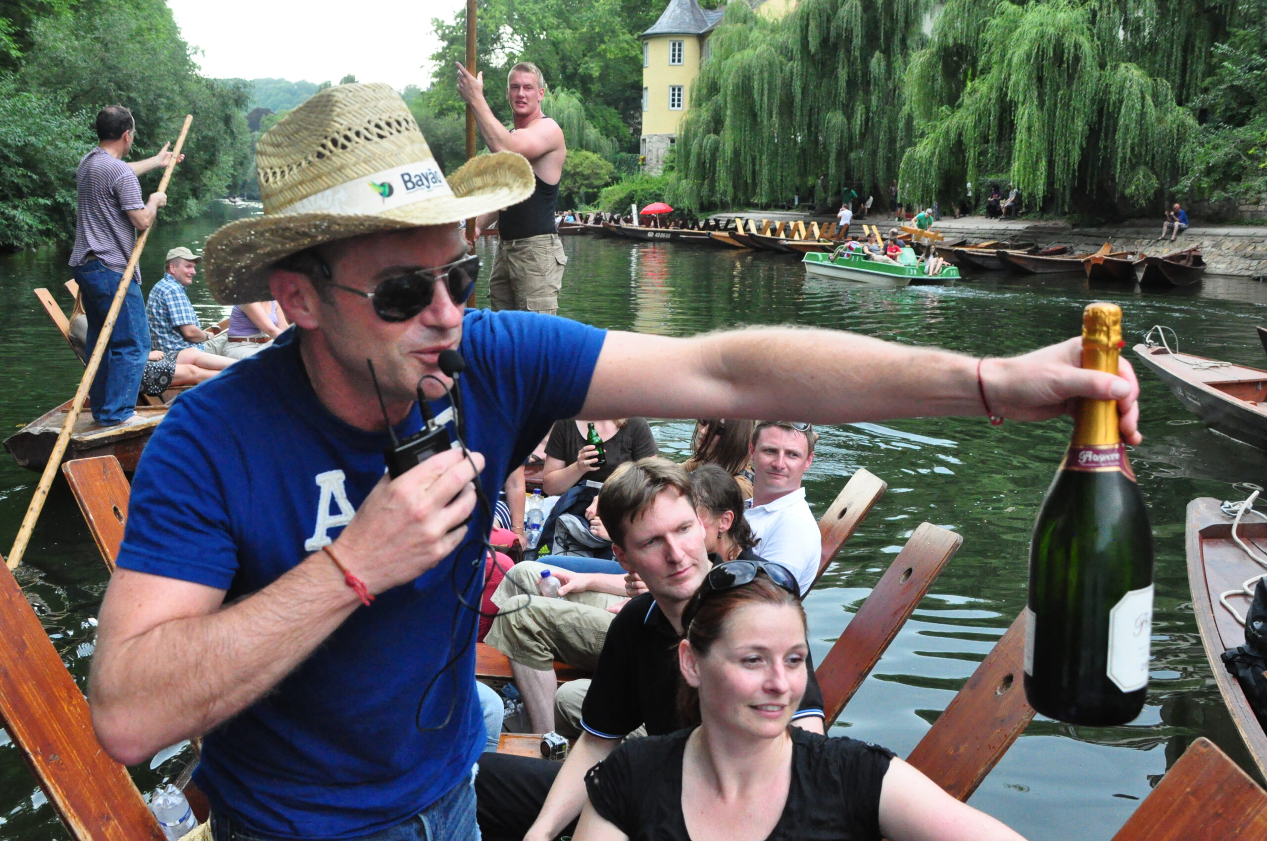 Firmen Betriebsausflug in Tübingen auf dem ViaVerde Stocherkahn